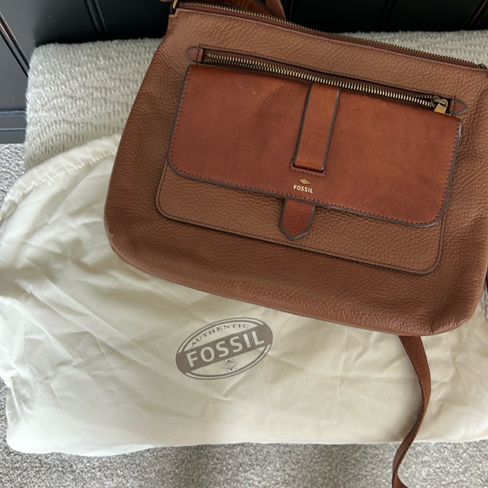 Fossil crossbody with dust bag